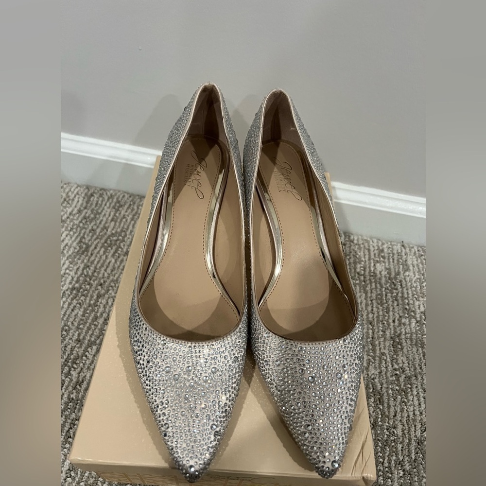Jewel Badgley Mischka Women's Frenchie Kitten Heel Evening Pumps